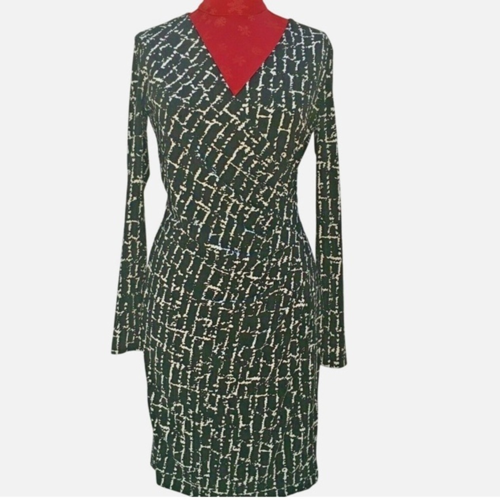 Calvin Klein Black and White Long Sleeve Faux Wrap Dress. Size 12 - Picture 13 of 13